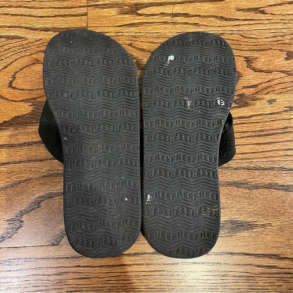 Reef Classic Black Sandals - Picture 2 of 4